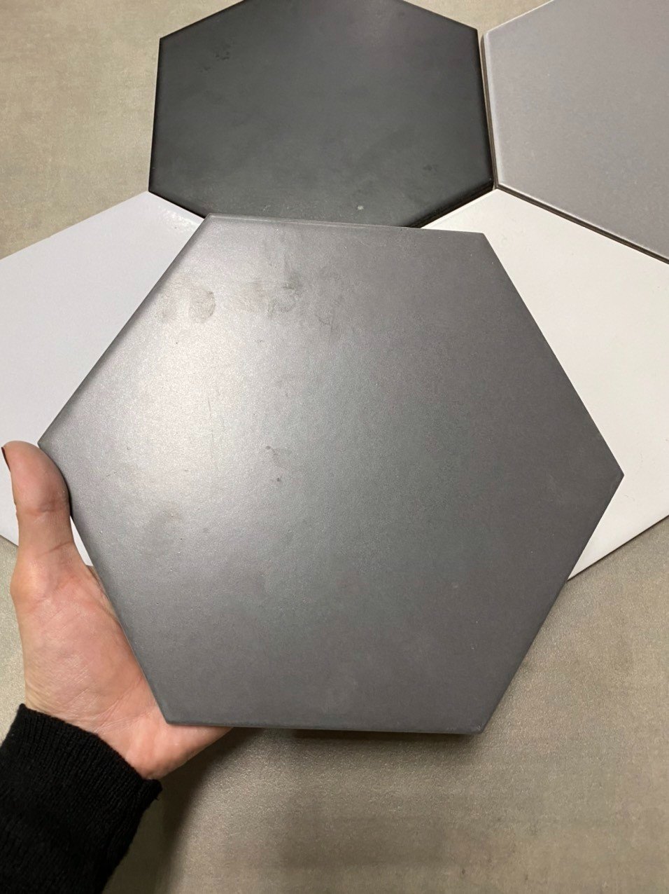 Gạch bông men lục giác 200x230x115mm màu đen