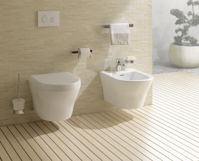 Bừng sáng không gian vệ sinh với bàn cầu treo tường	