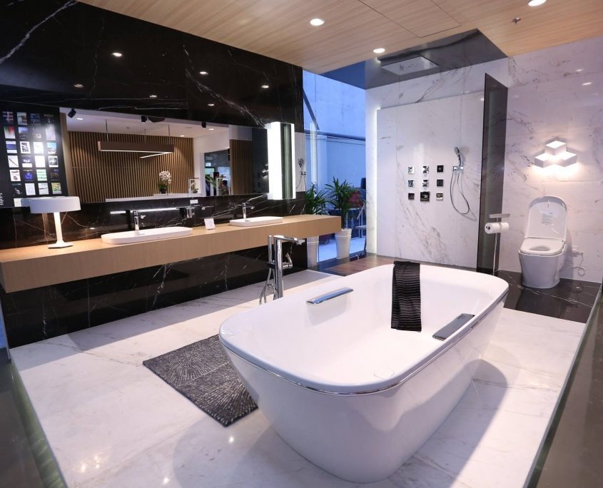 	Không gian trưng bày thiết bị nhà tắm cao cấp tại showroom TOTO TPHCM	